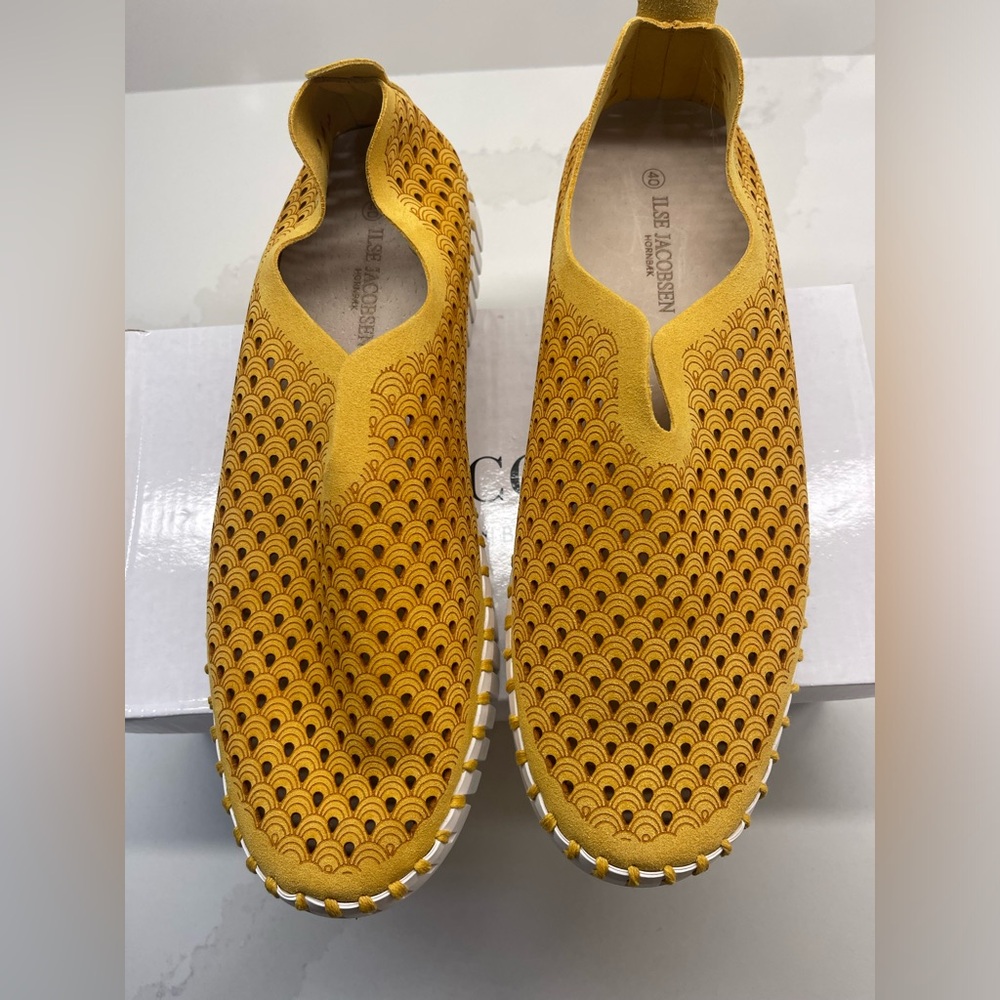 Womens Isle Jacobsen shoes in yellow. New and excellent condition. Never worn.